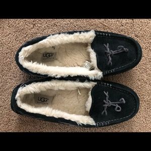 black ugg slippers